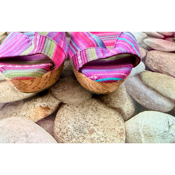 TOMS WEDGE SANDALS-9.5 - Picture 10 of 10